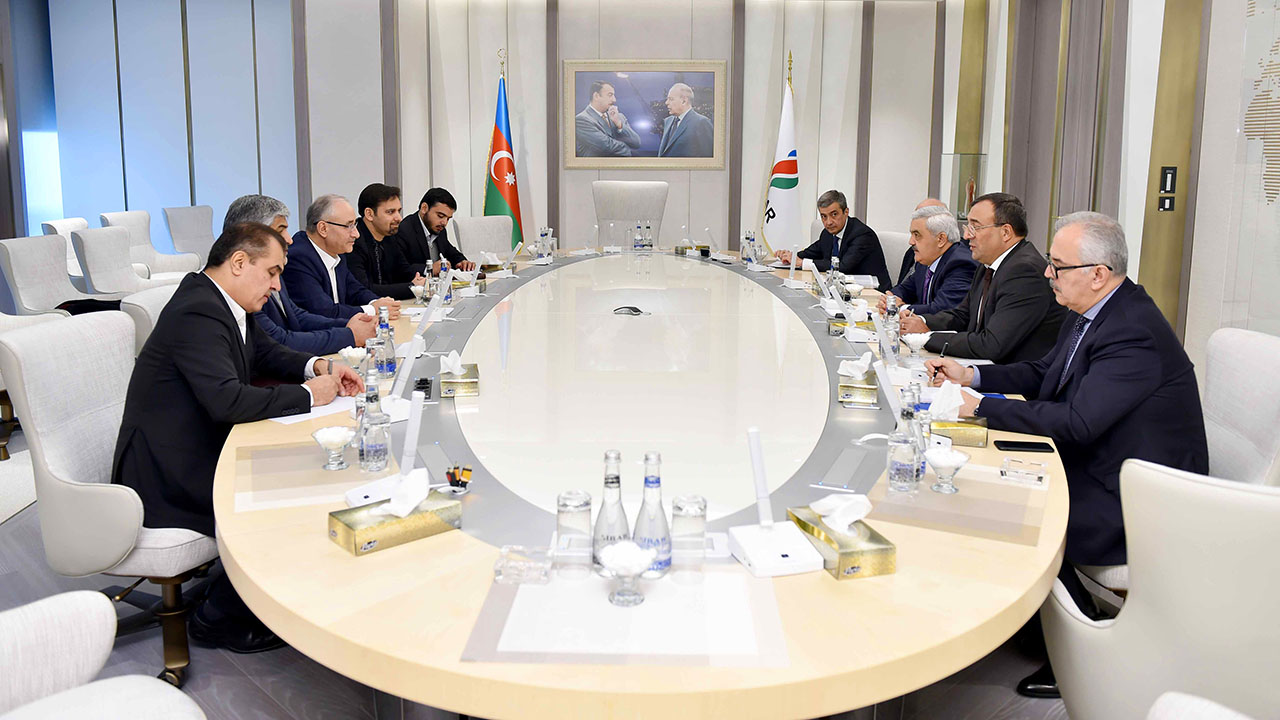 معاون امور بین الملل و بازرگانی وزیر نفت با مدیر عامل شرکت نفت آذربایجان دیدار و گفتگو کرد.