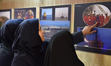 نمایشگاه عکس دستاوردهای شرکت نفت خزر در آینه تصویر برگزار شد.