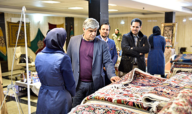 نمایشگاه عرضه مستقیم صنایع دستی در شرکت نفت خزر برگزار شد.