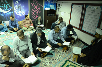 محفل انس با قرآن در شرکت نفت خزر برگزار می گردد .