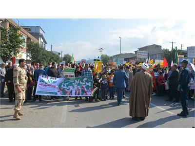 حضور کارکنان منطقه عملیاتی شرکت نفت خزر در راهپیمایی 13 آبان
